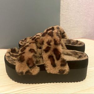 Women’s platform fuzzy sandals